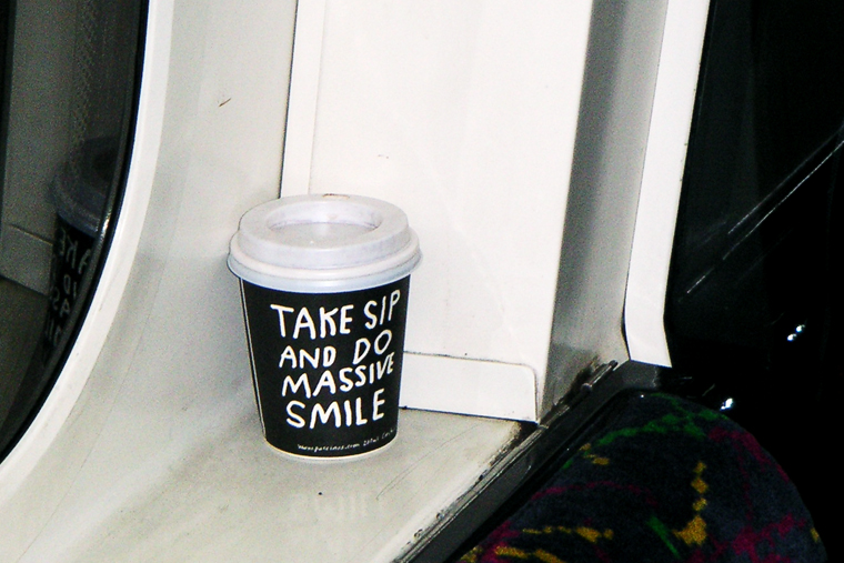Koffiebekertje in de London Underground