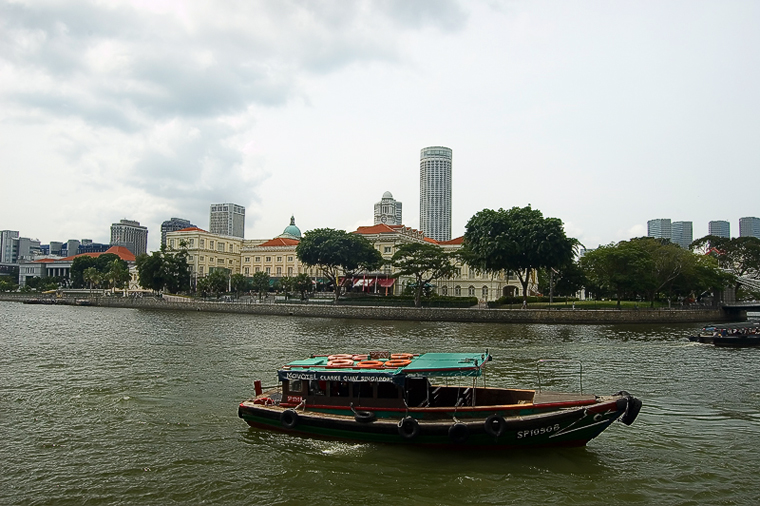 Uitzicht vanaf Raffles Place / Boat Quay naar Raffles’ landing site.