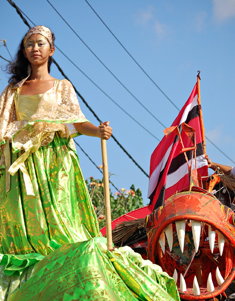 Vrouw tijdens Kuta karnival nabij Kuta Beach, Bali.