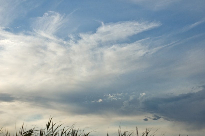 Fraaie wolkenpartij welke over het weiland achter ons huis te zien was.