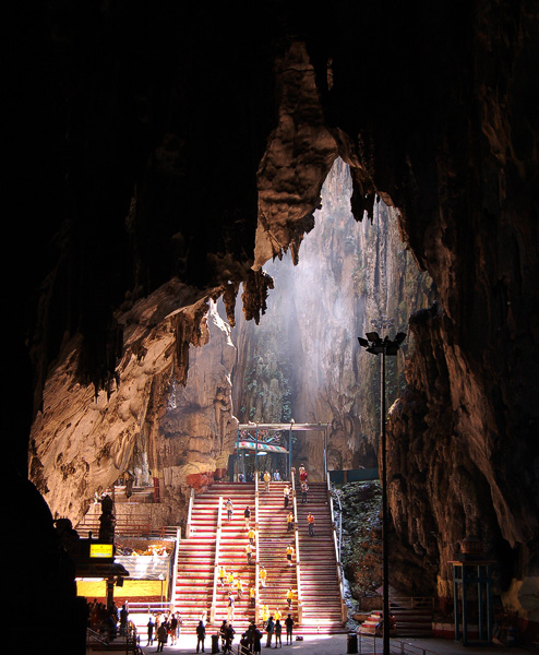 Hindu tempel in een grot / berg net buiten Kuala Lumpur, Maleisië.