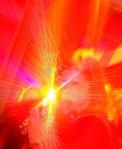 Dit gebeurt er als je een lasergame geweer richt op een camera. Vind ’ie niet leuk …