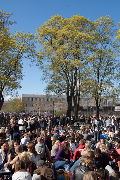 Valborg is een echt buitenfeest, dus met z’n allen het park in voor een lange lunch, drank en ’s avonds vreugdevuren. Dat laatste hebben we niet afgewacht; naast zonnig was het namelijk ook behoorlijk fris. De winter laat zich niet zomaar verjagen.